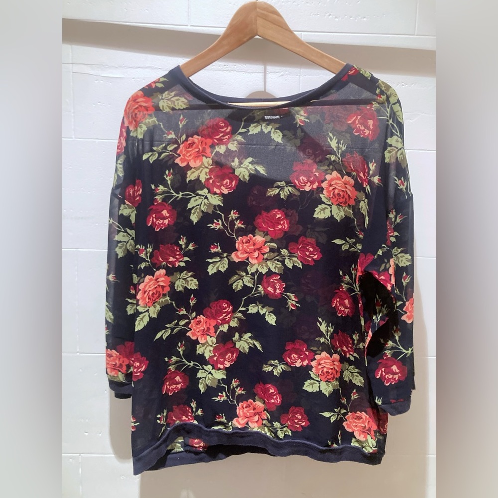 Sexy round neck drop shoulder top - Flower rose print - Size XL
